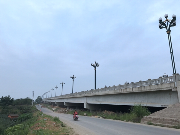 南北干道跨线桥.jpg
